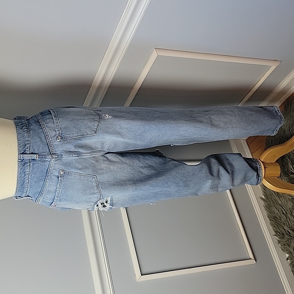 BDG | URBAN OUTFITTERS Mom High Rise Distressed Destroyed Light Wash Jeans 28‎ - Picture 3 of 9